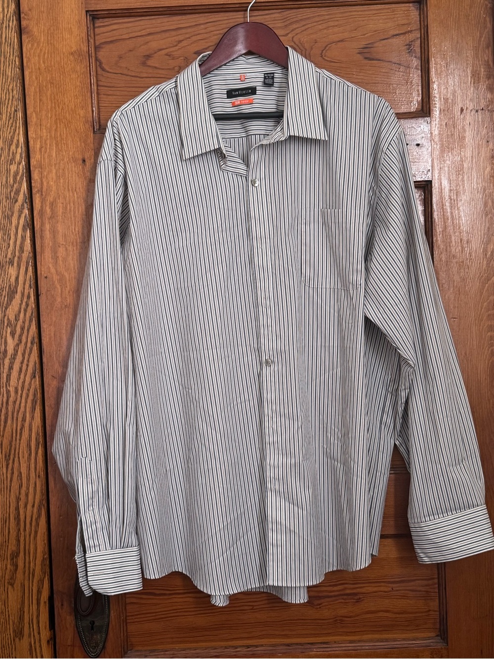 Van Heusen Men’s White and Black Stripe Button-Down Dress Shirt Size XXL